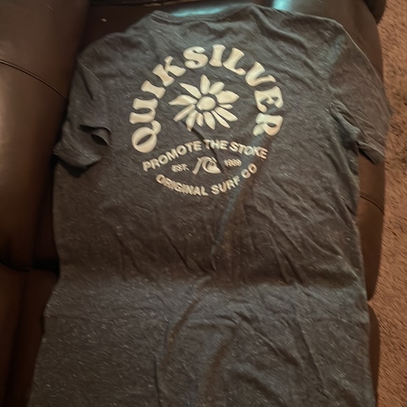 Quicksilver surf shirt. New with tags. Size L. - Picture 3 of 3